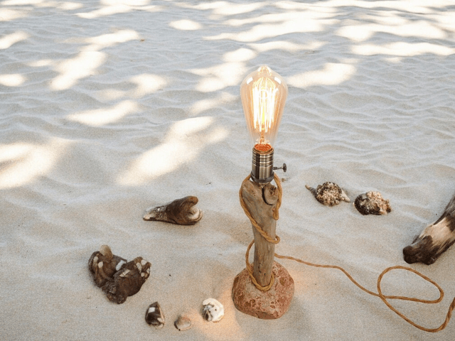 Lampe bois flotté